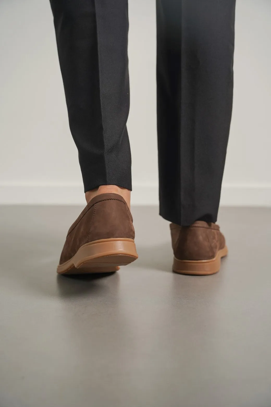 CLASSIC LEATHER LOAFERS