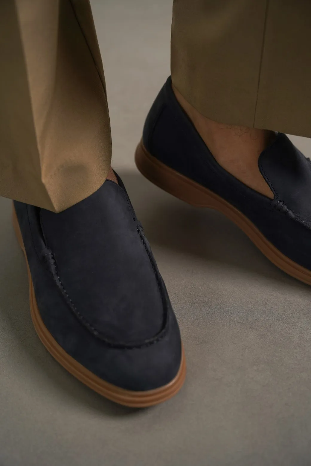 CLASSIC LEATHER LOAFERS
