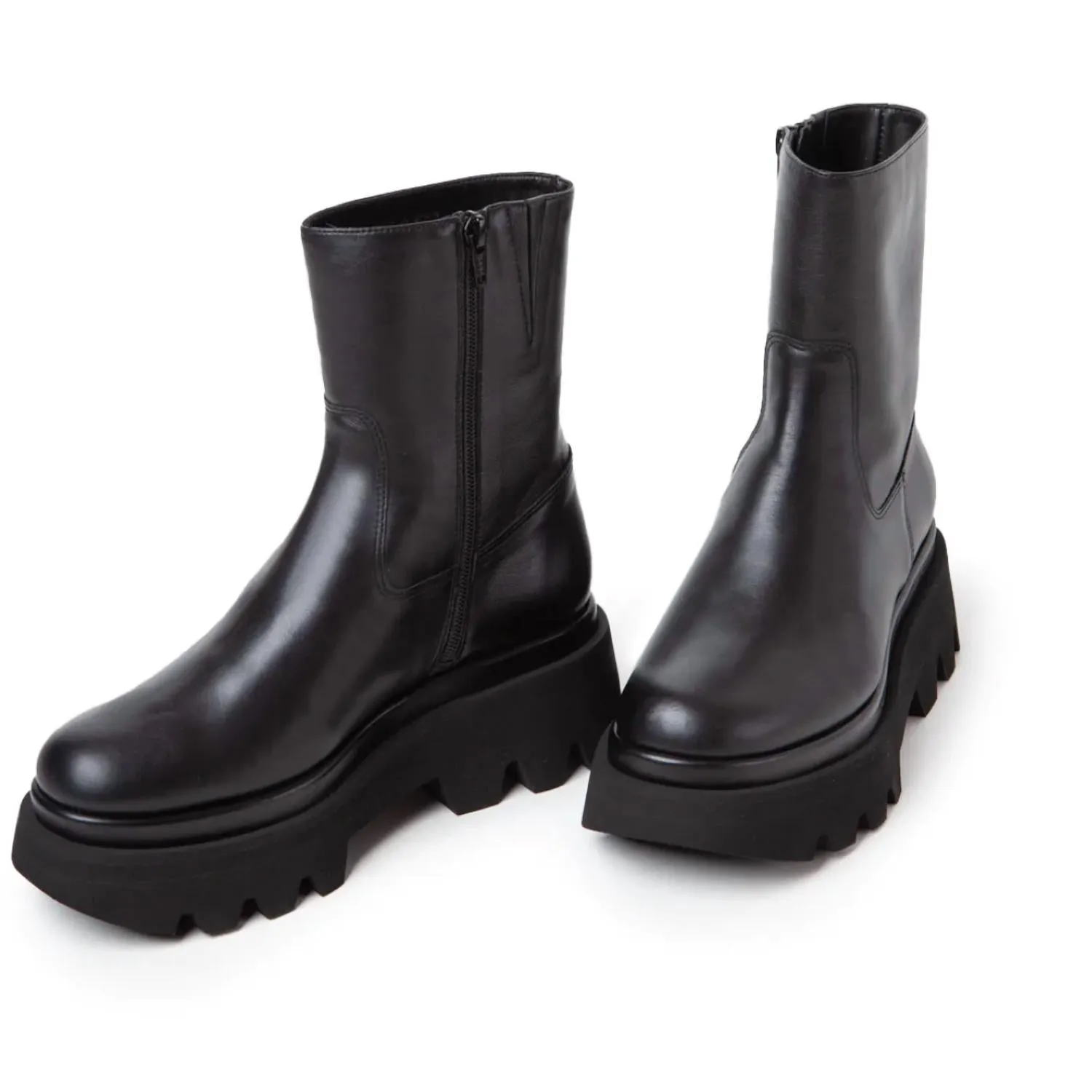 Osian Leather Ankle Boot In Iris Black