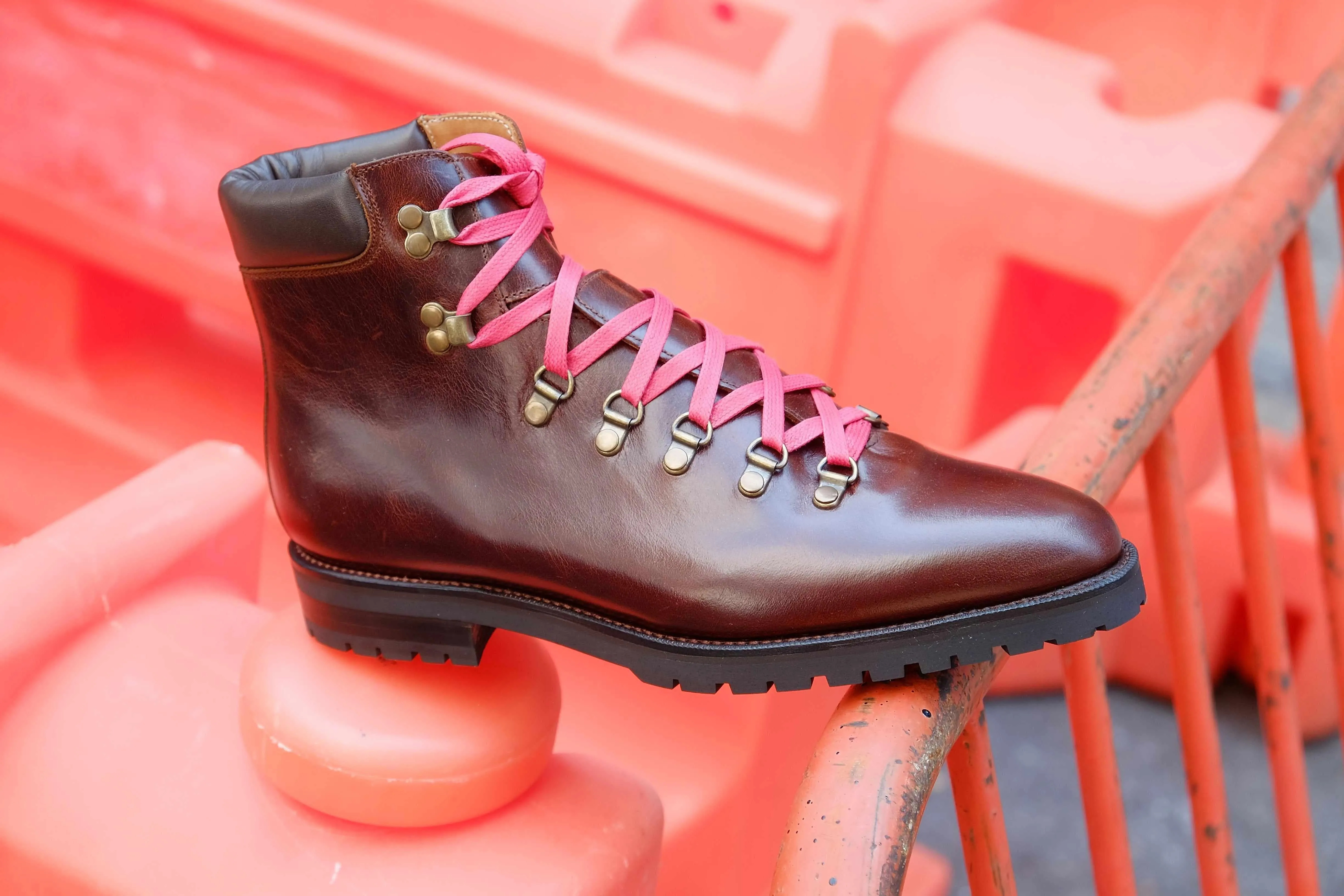 Snoqualmie - Rugged Brown Commando