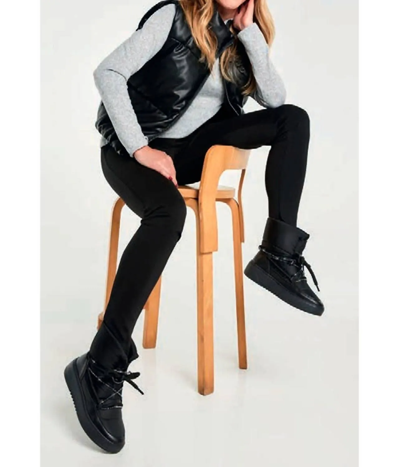 Women's Winter Boots In Black